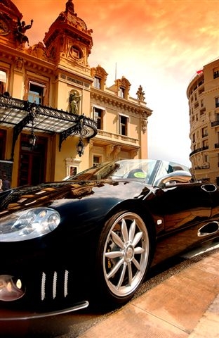De Spyker C8 voor het Casino in Monaco
